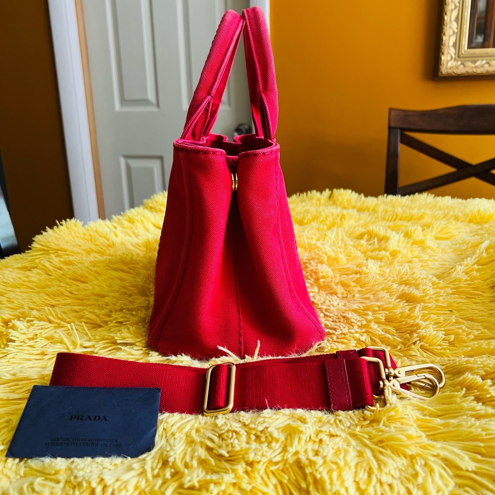 Prada Canapa